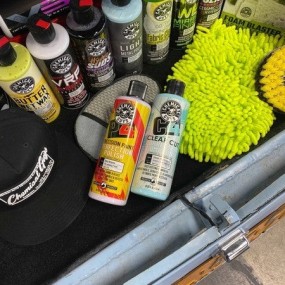 Packs of cleaning, and detailed car - Offer 25%